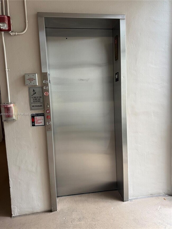 Building Photo - 2431 SW 82nd Ave