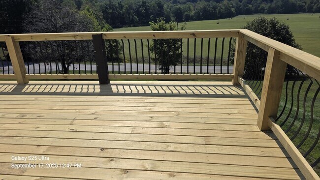 Building Photo - 37 Lakeview Dr