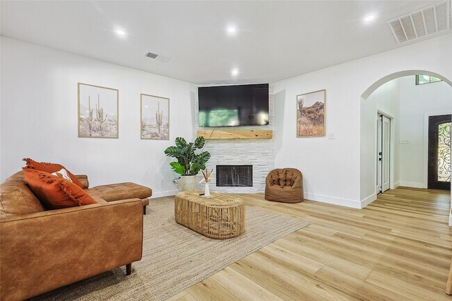 Building Photo - 1088 Pondview Dr