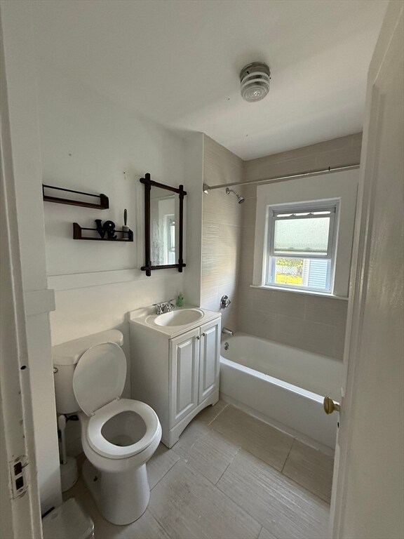 Building Photo - 135 Mills St