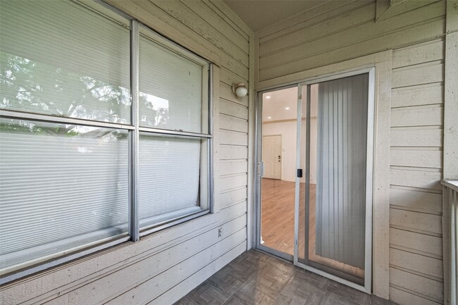 Building Photo - 4041 Drake St