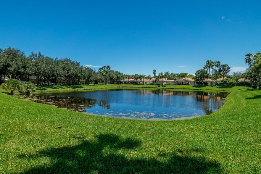 Building Photo - 4786 Blossom Dr