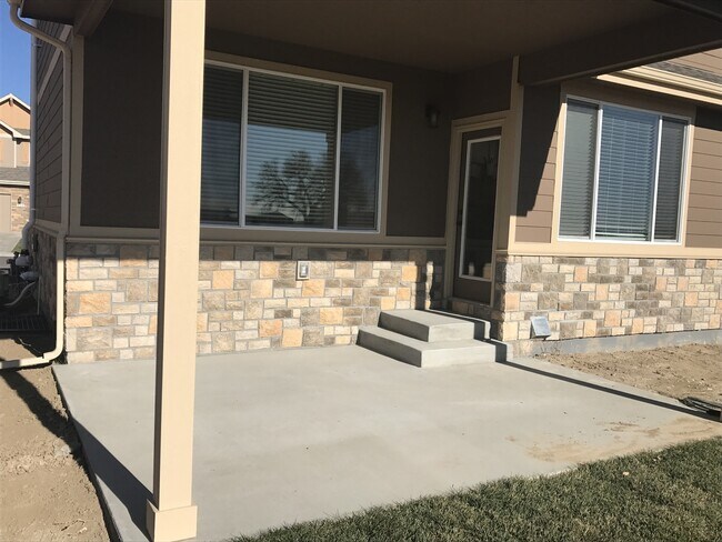 Building Photo - Nice house, 4 bedroom with Mountain Views in Windsor!