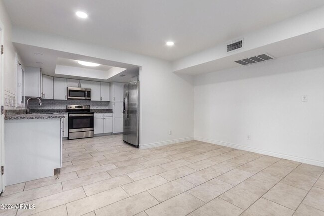 Building Photo - Beautiful townhome in Scottsdale!