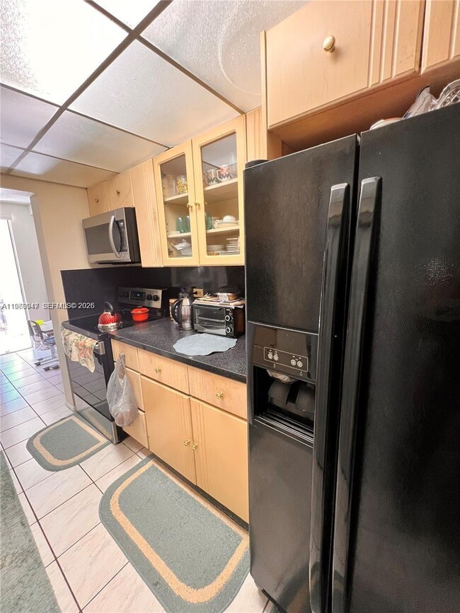 Building Photo - 3760 Inverrary Dr