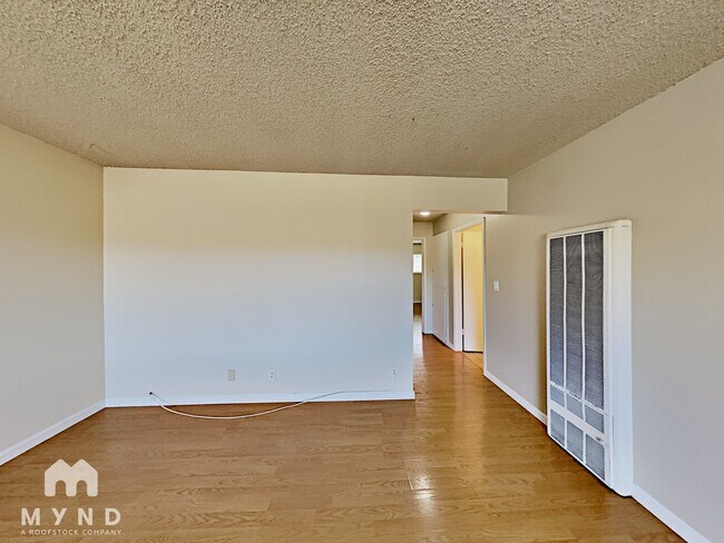 Building Photo - 870 Burbank Dr