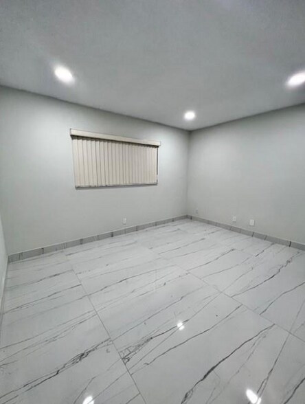 Building Photo - 5140 SW 40th Ave