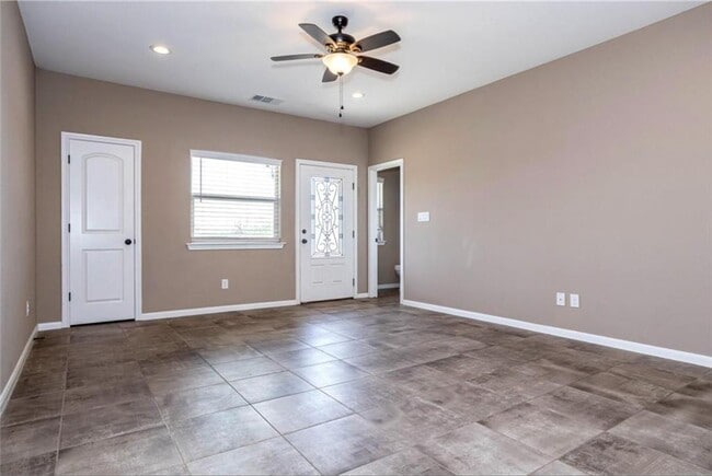 Building Photo - 134 Honopu Dr