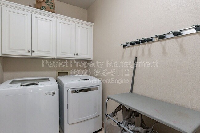 Building Photo - 9910 E Sutton Dr