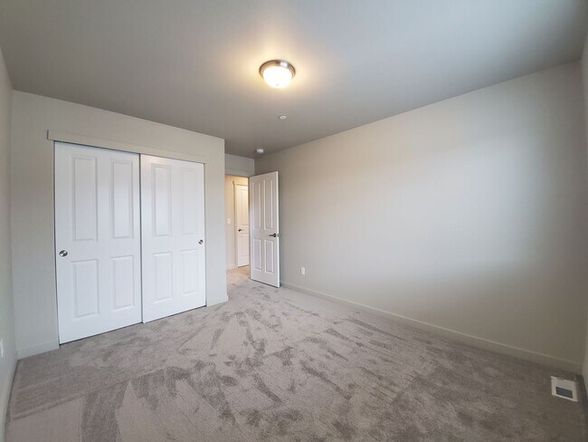 Building Photo - 5701al