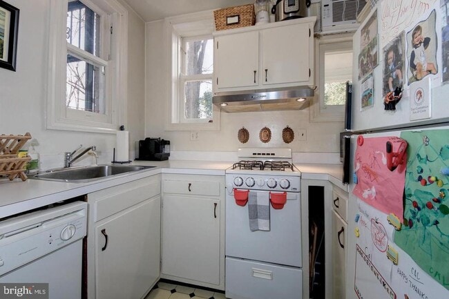 Building Photo - 1622 29th St NW