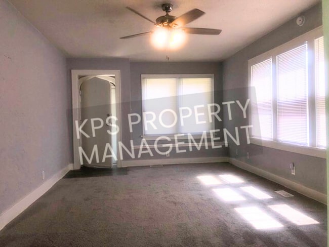 Building Photo - 833 S Green St