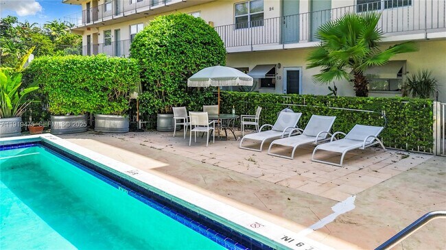 Building Photo - 651 NE 60th St