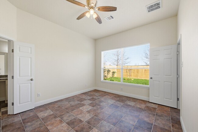 Building Photo - 5519 Imperial Grove Dr