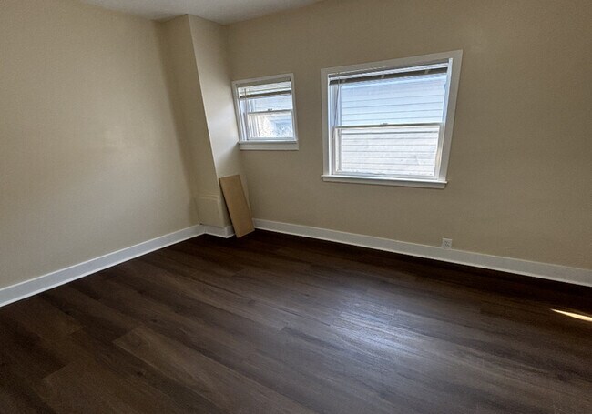 Building Photo - 1135 New Hampshire St