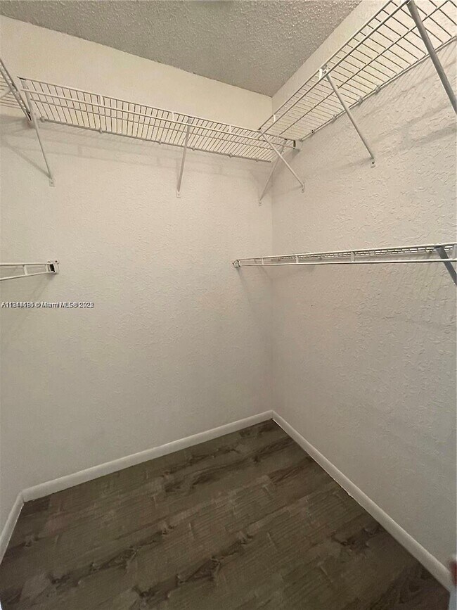 Building Photo - 2841 N Oakland Forest Dr