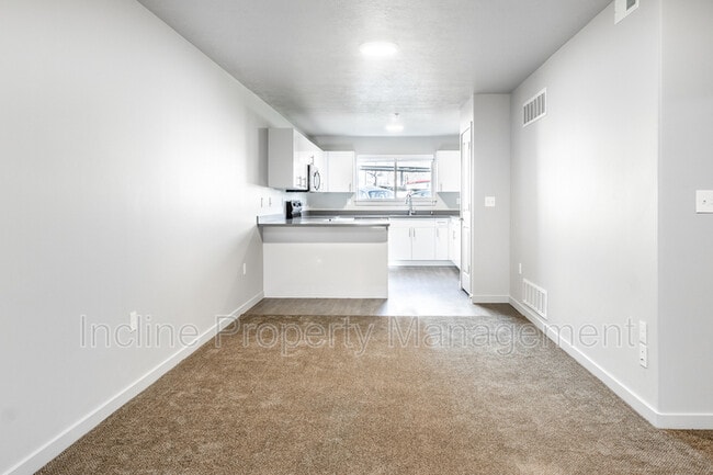 Building Photo - 184 N Lone Rock Dr