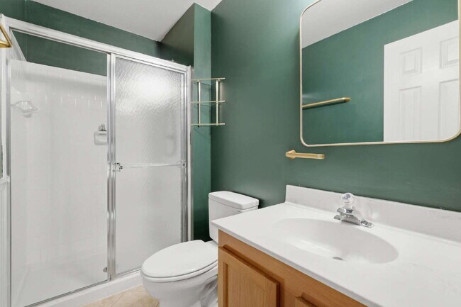 Building Photo - Lakeside End-Unit Condo Near Metro Convenience
