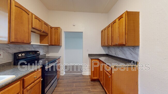 Building Photo - 1510 10th St W