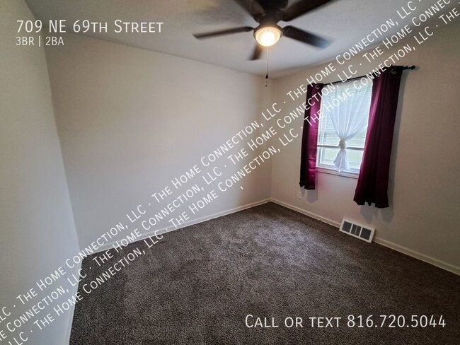 Building Photo - Great Location! 3 Bed/1.5 bath Gladstone R...