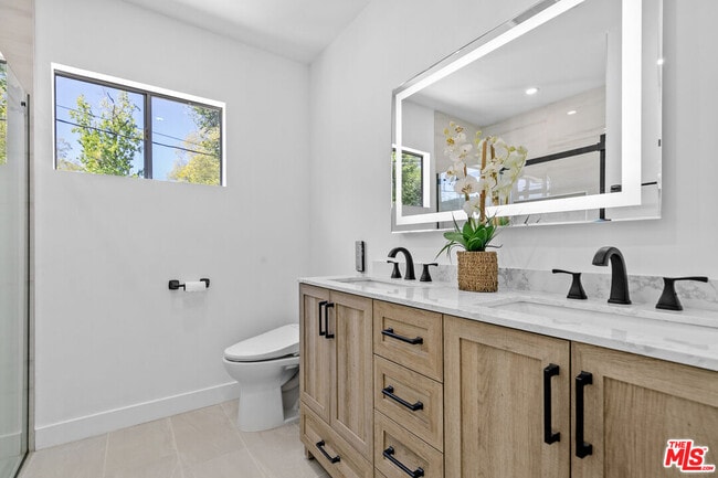 Building Photo - 4949 San Feliciano Dr