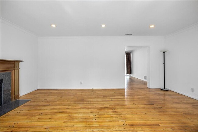 Building Photo - Corner lot home on a classic tree lined Beverly Hills street