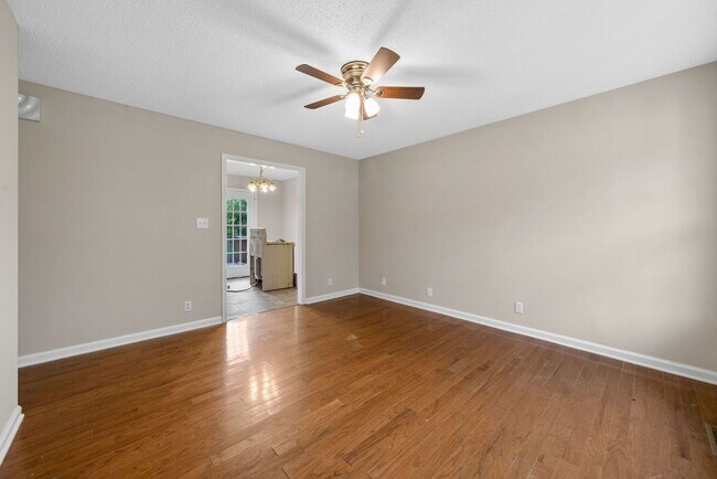 Building Photo - 3 Bedroom Pet friendly Home For Rent Near ...