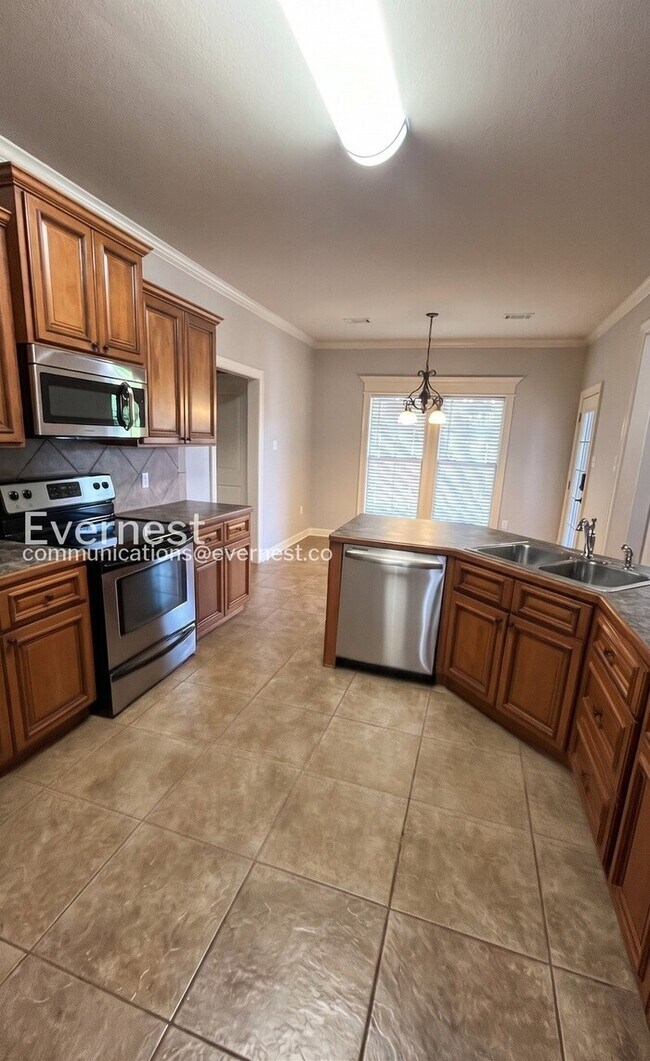 Building Photo - 2835 Plateau Dr