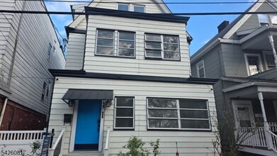 Building Photo - 143 Main St