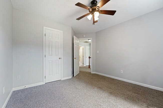 Building Photo - 223 Wintergreen Dr