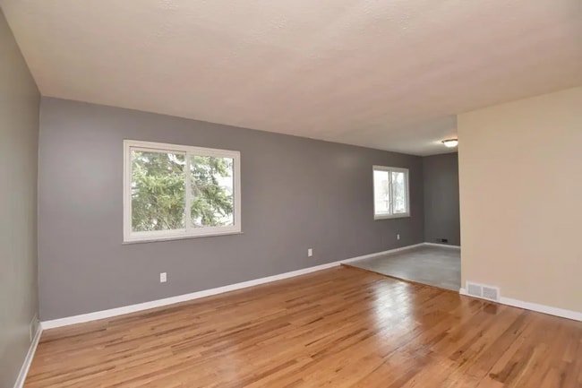 Building Photo - 10204 S Highland Ave