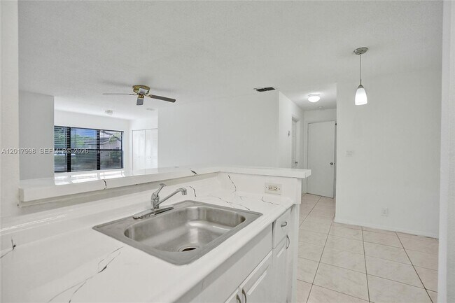 Building Photo - 2866 S University Dr