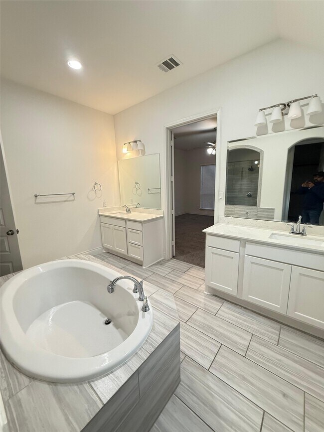 Building Photo - 19715 Hale Hollow Creek Dr