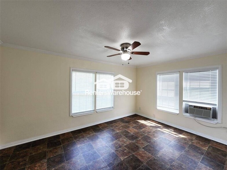Building Photo - 1204 De Boll St