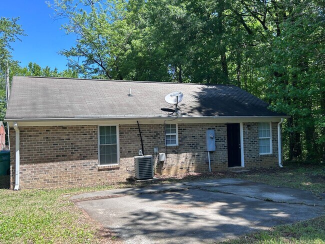 Building Photo - 2318 Purdy Ave
