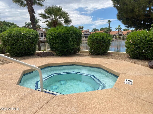 Building Photo - 11025 W Poinsettia Dr