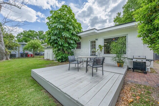 Building Photo - 316 Lake Fair Ln