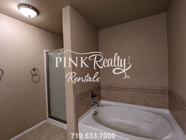 Building Photo - 2002 Phillips Alley