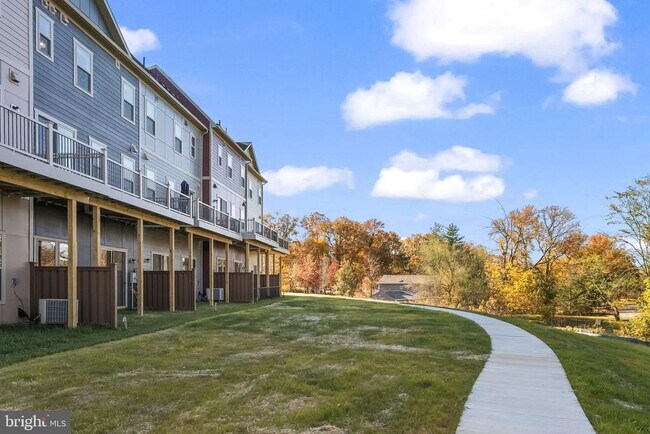 Building Photo - 6244 Folly Ln