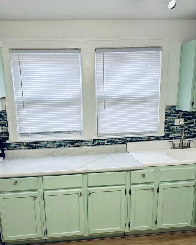 Building Photo - 8223 S May St