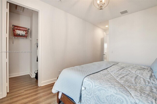 Building Photo - 6657 Quiet Wave Trl