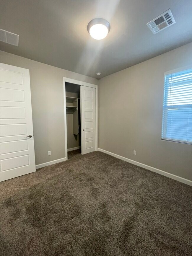 Building Photo - 2451 Camino Plata Loop NE