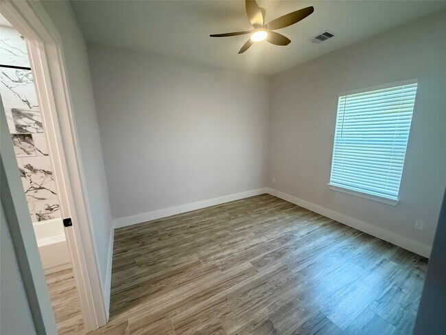 Building Photo - 9508 Quaker Ct