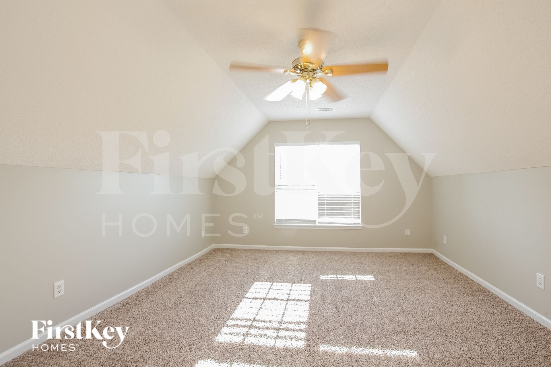 Building Photo - 105 Mark Twain Ct