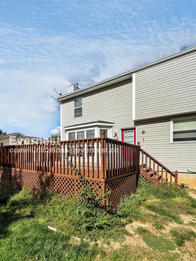 Building Photo - 823 Haversham Dr