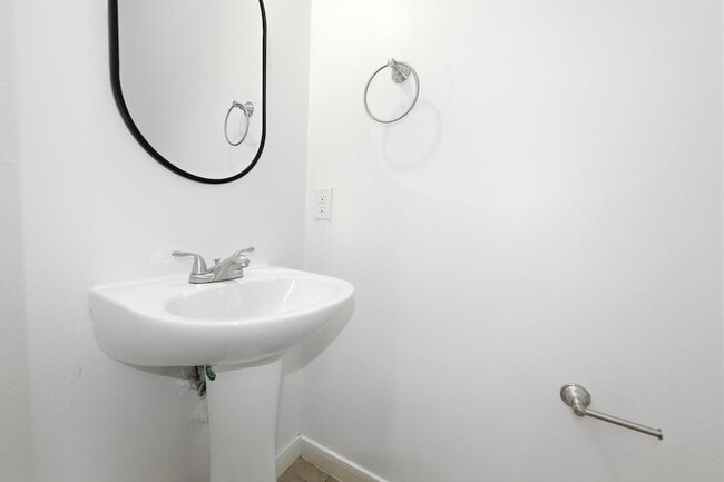 Building Photo - 2445 Monarch Dr