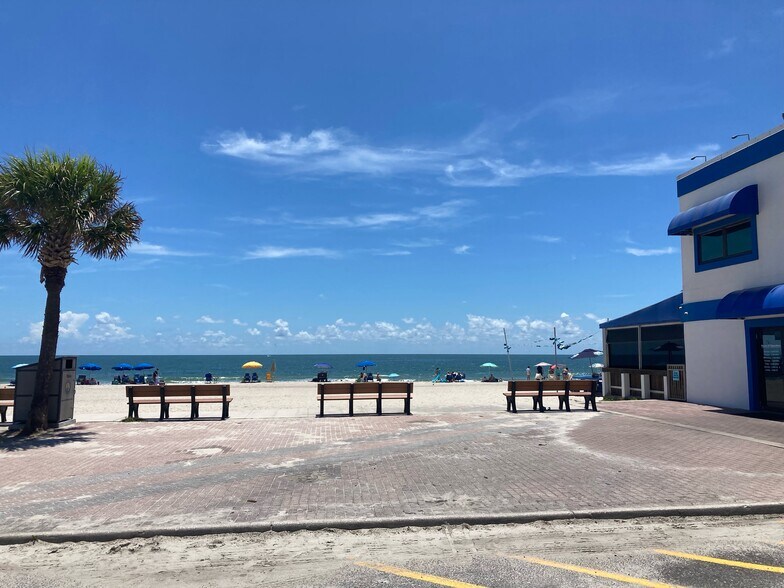 Building Photo - 3341 1st Ave