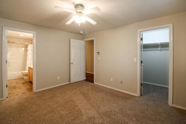 Building Photo - 3882 Lone Oak Rd SE