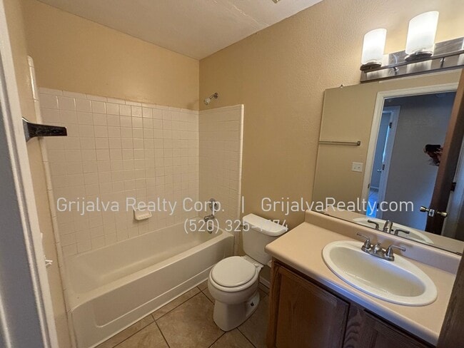 Building Photo - 3 Bedroom, 2 Bath Midvale House for Rent  (Valencia/Midvale)