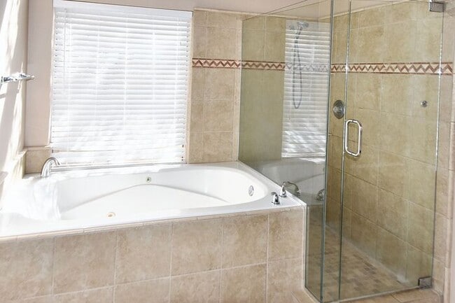 Building Photo - Great Location! Lovely 3Bedroom Plus/ 2Bathroom Chandler Home!